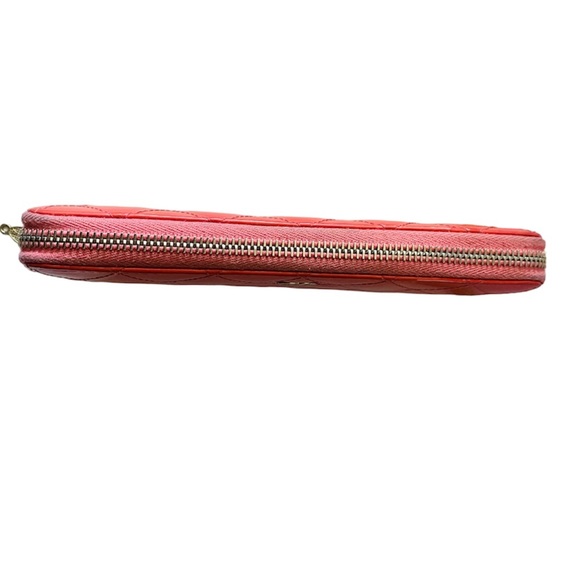 CHANEL
Interlocking CC Logo Wallet - Picture 4 of 16